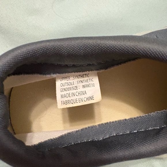 Shark swim shoes- size 10! Bodyglove! - Picture 2 of 3